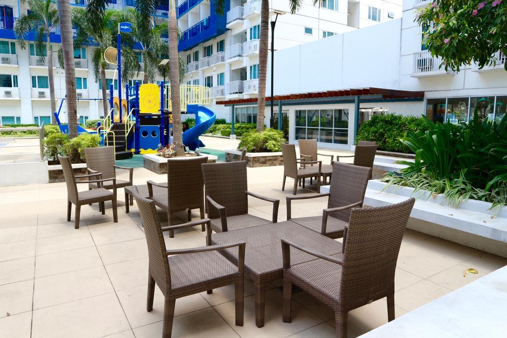 Condodeal At Sea Residences Manila Exteriör bild